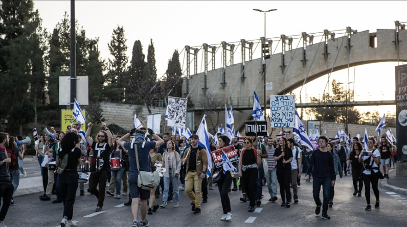 آلاف الإسرائيليين يشاركون باحتجاجات "يوم مناهضة الديكتاتورية"